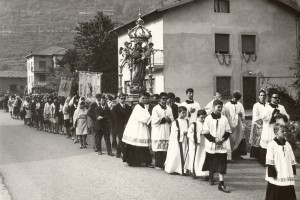 Processione via primo maggio -1966 -Parrocchia- 6